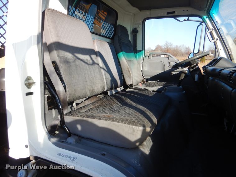 image for item HX9053 2006 GMC W4500  flatbed truck with crane