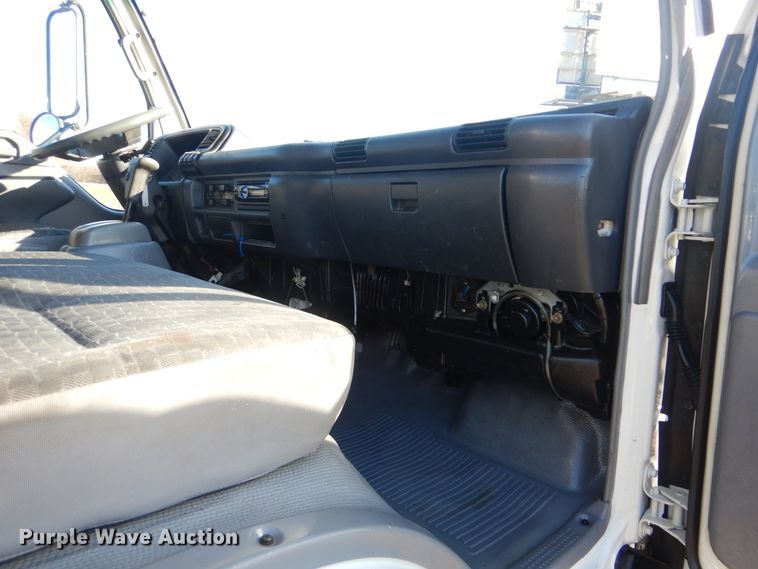 image for item HX9053 2006 GMC W4500  flatbed truck with crane