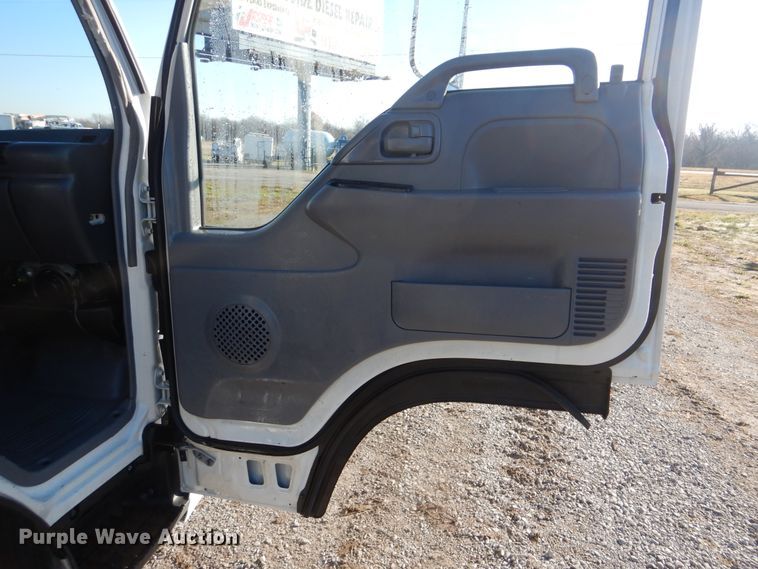 image for item HX9053 2006 GMC W4500  flatbed truck with crane