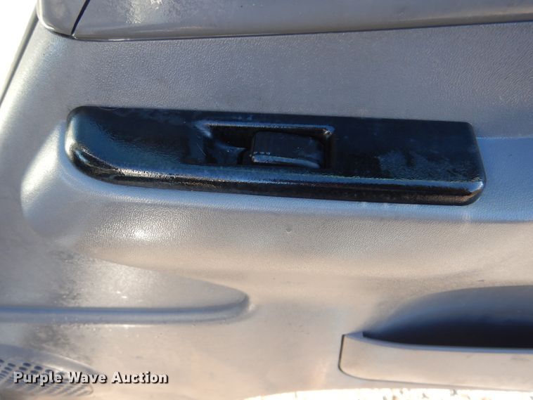 image for item HX9053 2006 GMC W4500  flatbed truck with crane