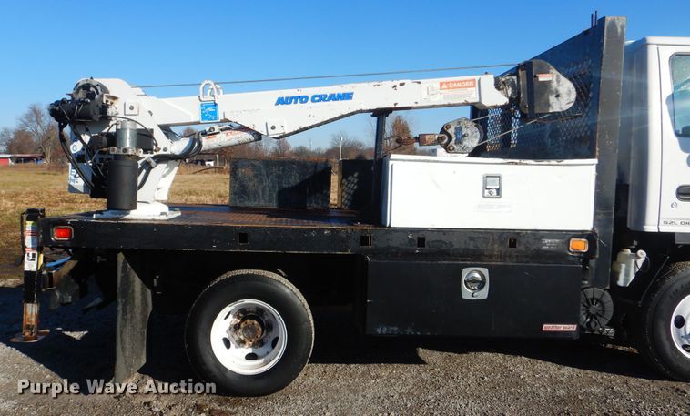 image for item HX9053 2006 GMC W4500  flatbed truck with crane