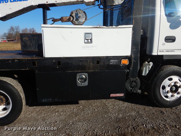 image for item HX9053 2006 GMC W4500  flatbed truck with crane