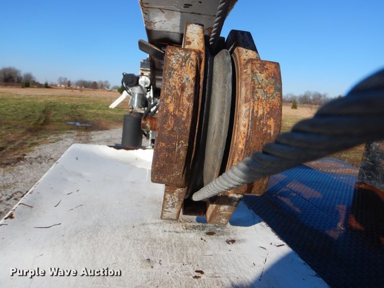 image for item HX9053 2006 GMC W4500  flatbed truck with crane