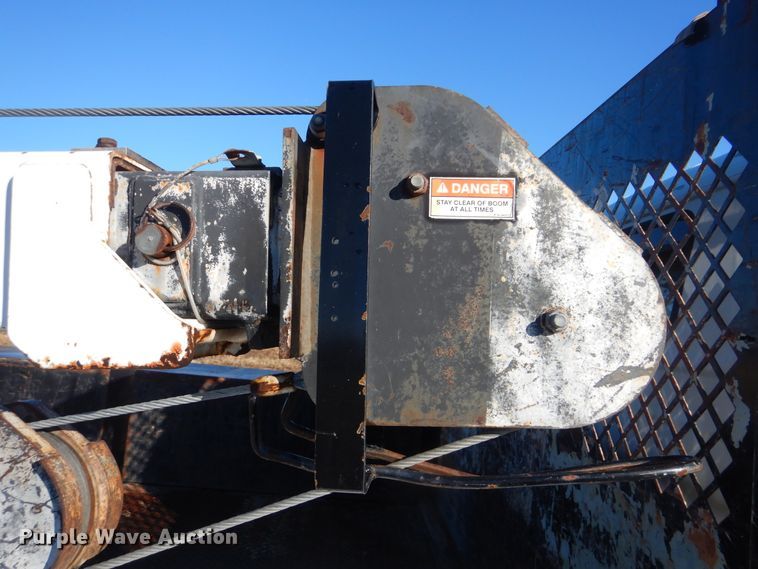 image for item HX9053 2006 GMC W4500  flatbed truck with crane