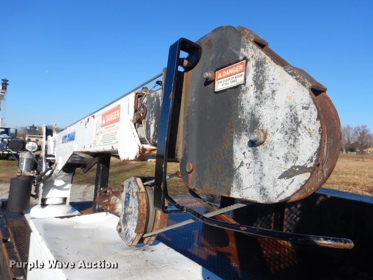 image for item HX9053 2006 GMC W4500  flatbed truck with crane