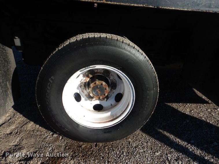 image for item HX9053 2006 GMC W4500  flatbed truck with crane