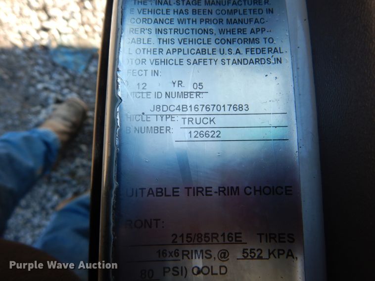 image for item HX9053 2006 GMC W4500  flatbed truck with crane