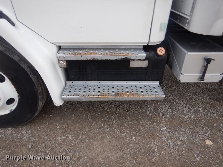 image for item HX9063 1998 Freightliner FL70  box truck