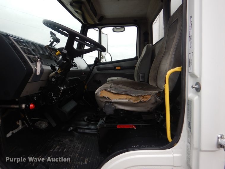 image for item HX9063 1998 Freightliner FL70  box truck