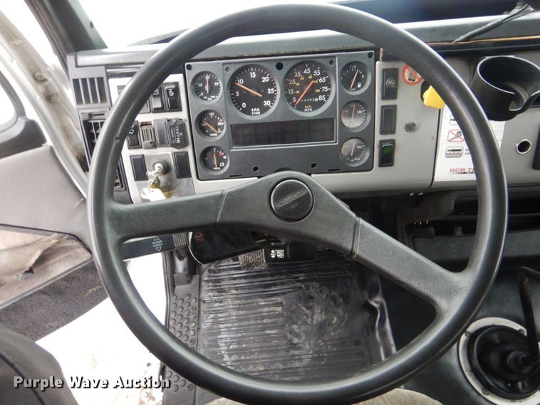 image for item HX9063 1998 Freightliner FL70  box truck