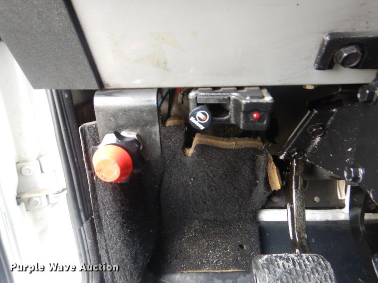 image for item HX9063 1998 Freightliner FL70  box truck