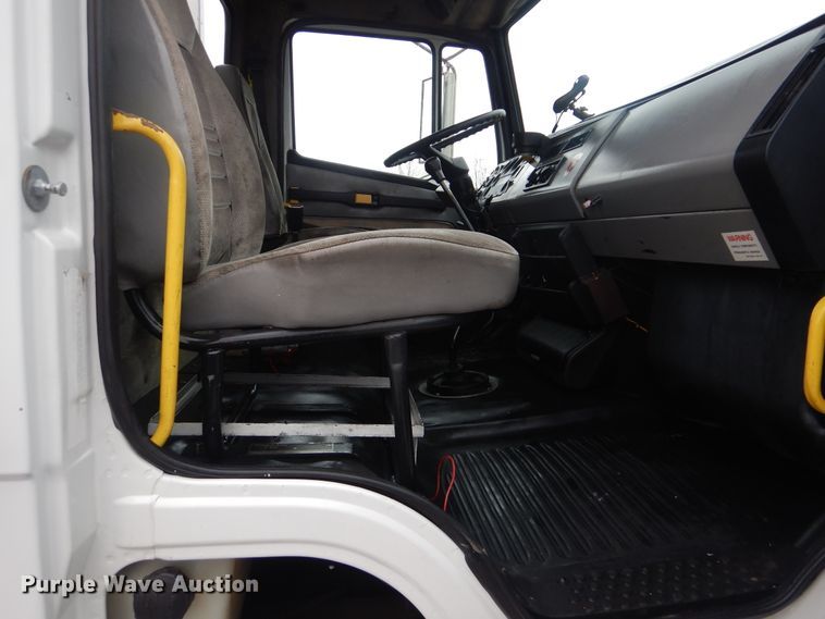 image for item HX9063 1998 Freightliner FL70  box truck