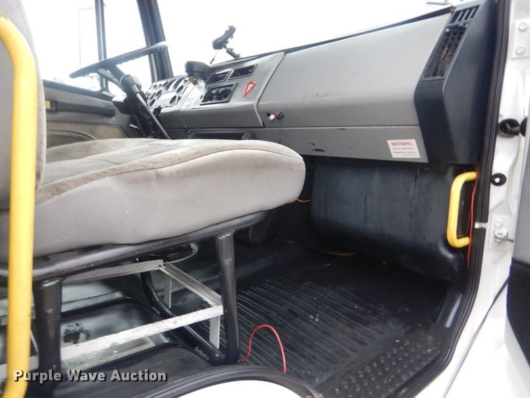 image for item HX9063 1998 Freightliner FL70  box truck