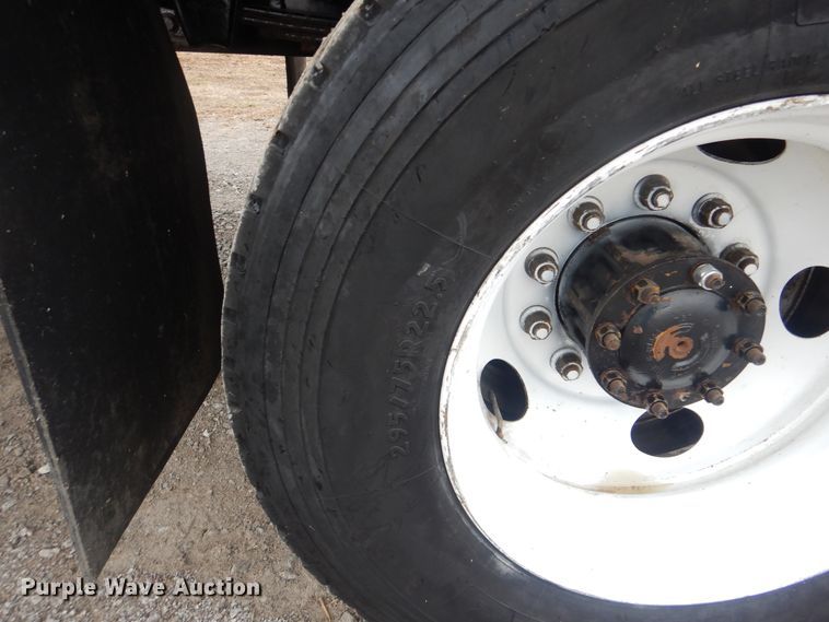 image for item HX9063 1998 Freightliner FL70  box truck