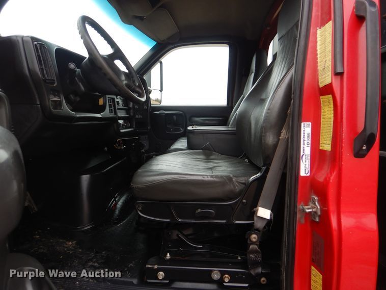 image for item HX9066 2006 GMC C8500  rollback truck