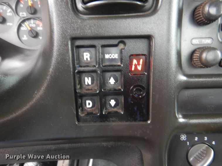 image for item HX9066 2006 GMC C8500  rollback truck