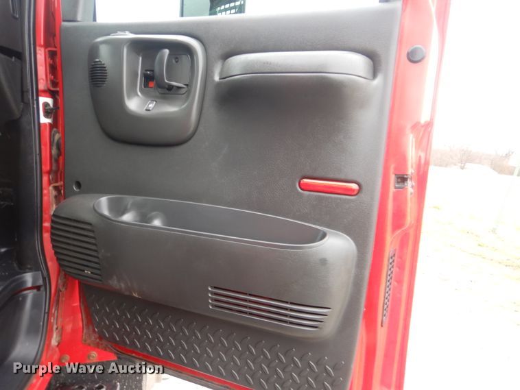 image for item HX9066 2006 GMC C8500  rollback truck