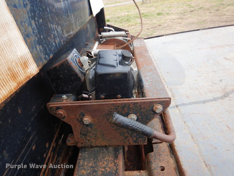 image for item HX9066 2006 GMC C8500  rollback truck