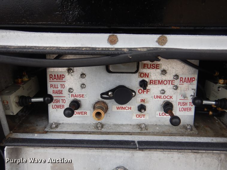 image for item HX9066 2006 GMC C8500  rollback truck