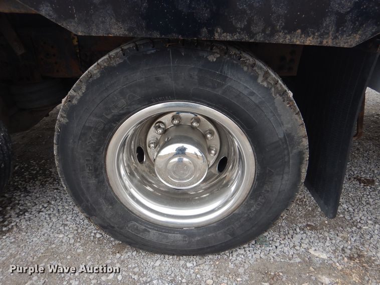 image for item HX9066 2006 GMC C8500  rollback truck