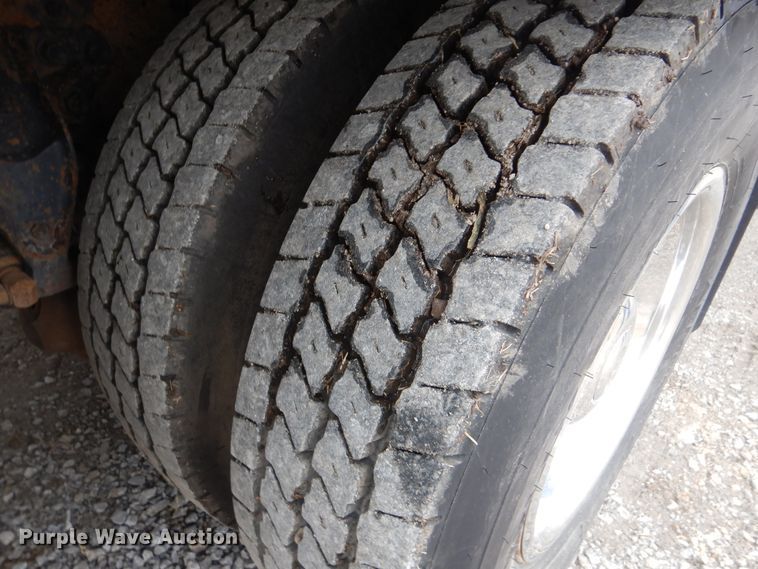 image for item HX9066 2006 GMC C8500  rollback truck