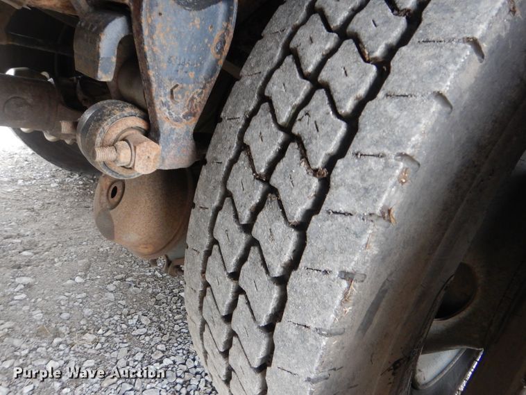 image for item HX9066 2006 GMC C8500  rollback truck