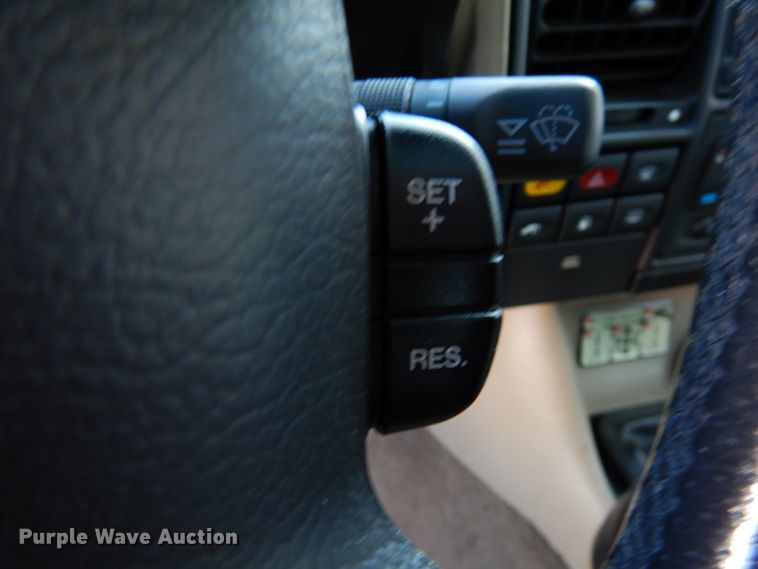 image for item HX9510 2002 Land Rover Discovery SE7  SUV