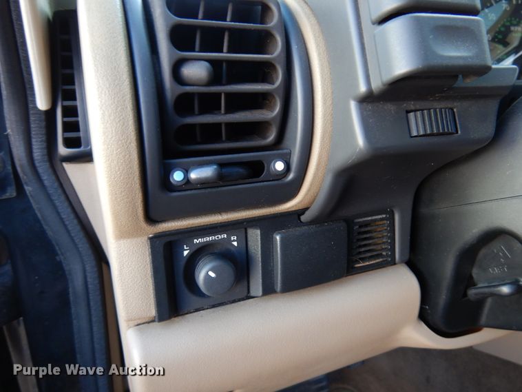 image for item HX9510 2002 Land Rover Discovery SE7  SUV