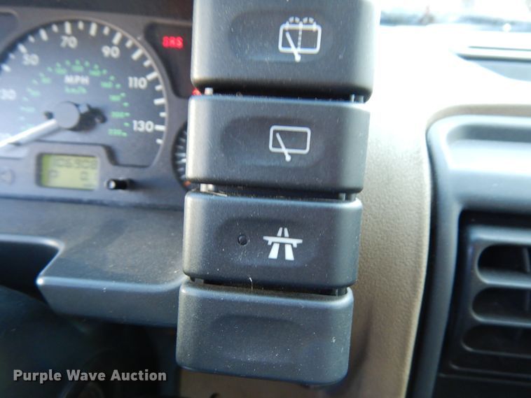 image for item HX9510 2002 Land Rover Discovery SE7  SUV