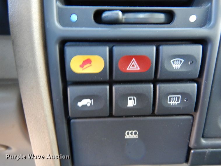 image for item HX9510 2002 Land Rover Discovery SE7  SUV