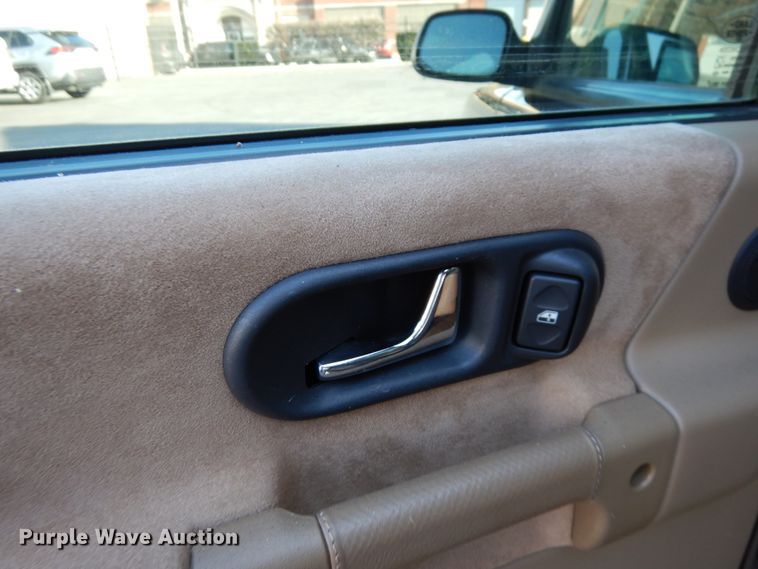 image for item HX9510 2002 Land Rover Discovery SE7  SUV