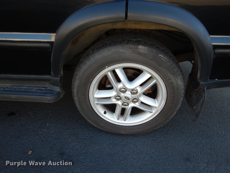 image for item HX9510 2002 Land Rover Discovery SE7  SUV