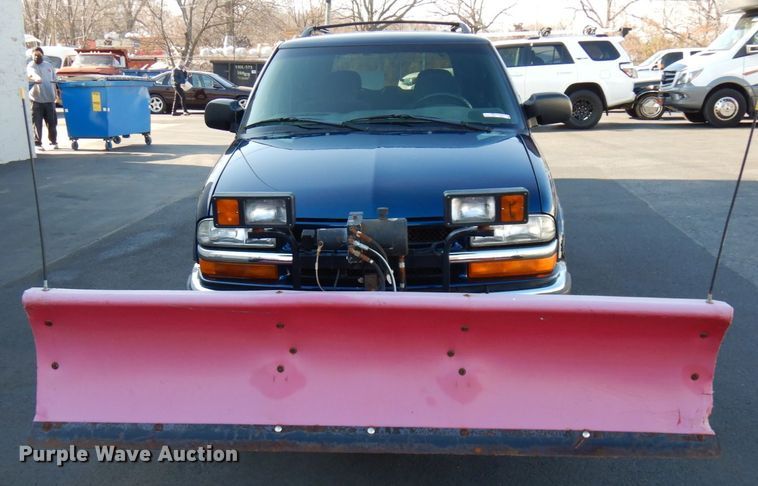 image for item HX9511 2000 Chevrolet Blazer  SUV