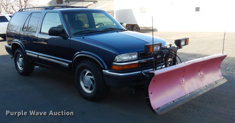 image for item HX9511 2000 Chevrolet Blazer  SUV
