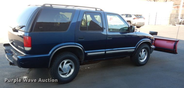 image for item HX9511 2000 Chevrolet Blazer  SUV