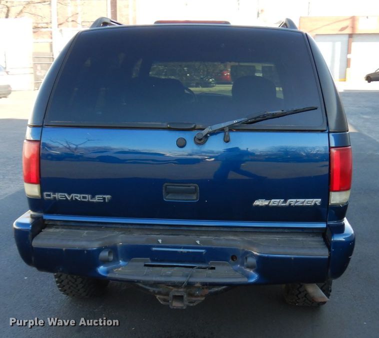 image for item HX9511 2000 Chevrolet Blazer  SUV