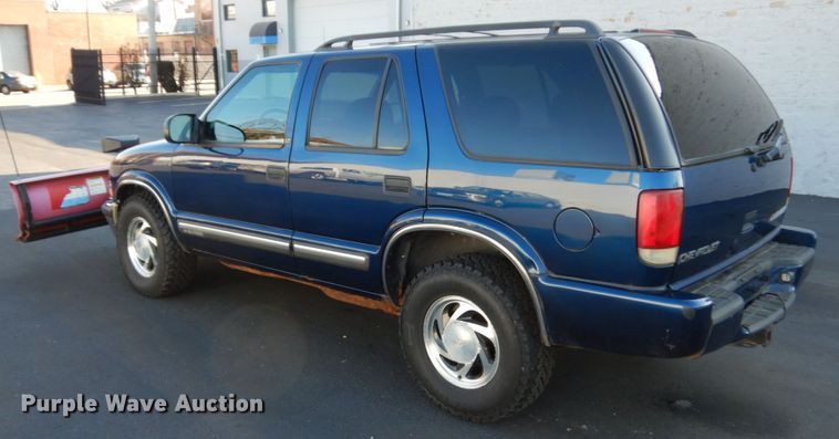image for item HX9511 2000 Chevrolet Blazer  SUV