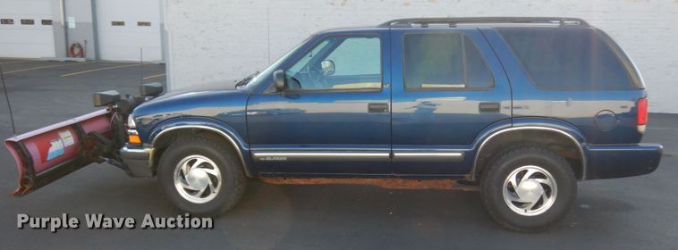 image for item HX9511 2000 Chevrolet Blazer  SUV