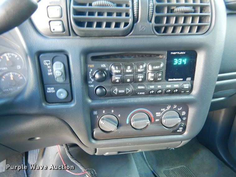 image for item HX9511 2000 Chevrolet Blazer  SUV