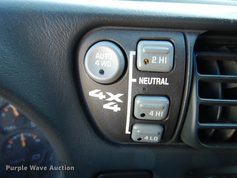 image for item HX9511 2000 Chevrolet Blazer  SUV