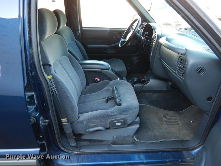 image for item HX9511 2000 Chevrolet Blazer  SUV