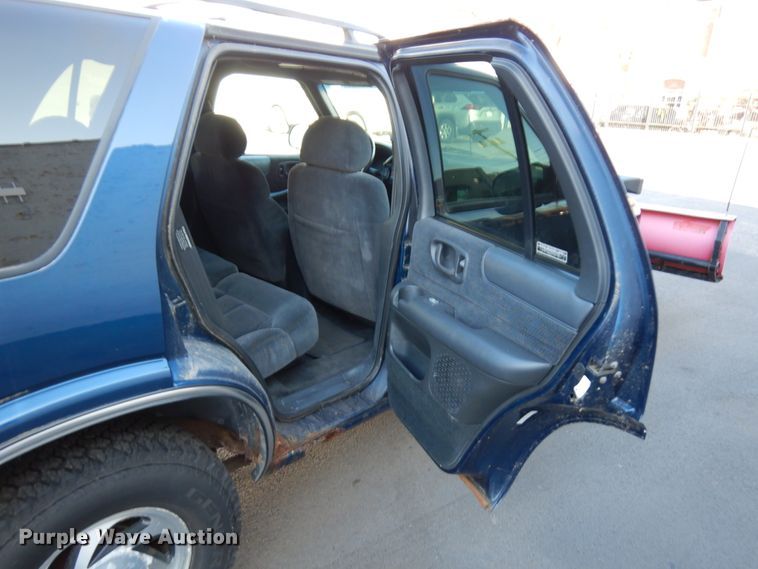 image for item HX9511 2000 Chevrolet Blazer  SUV