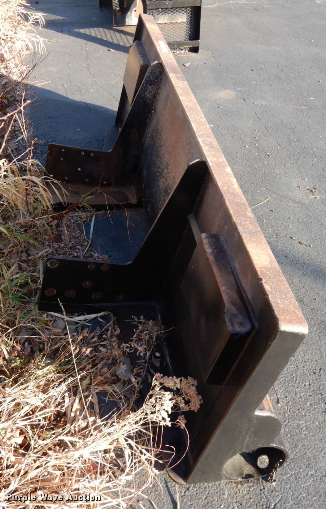 Rolling tailboard in West Chicago, IL Item HX9503 sold Purple Wave