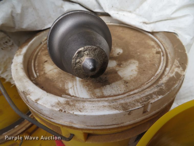 image for item DH0630 Approximately 250 Vermeer T850 rock teeth