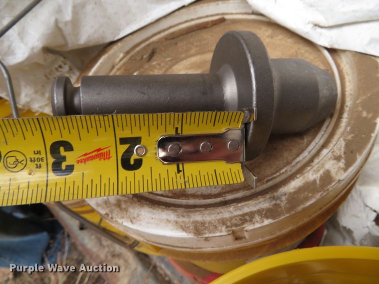 image for item DH0630 Approximately 250 Vermeer T850 rock teeth