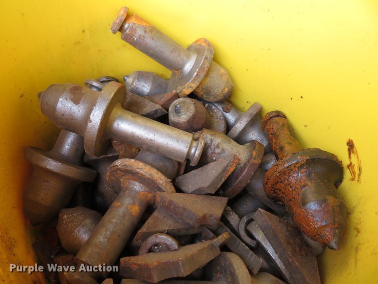 image for item DH0630 Approximately 250 Vermeer T850 rock teeth