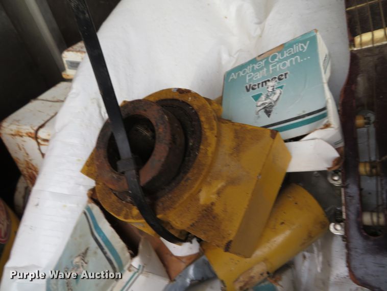 image for item DH0630 Approximately 250 Vermeer T850 rock teeth