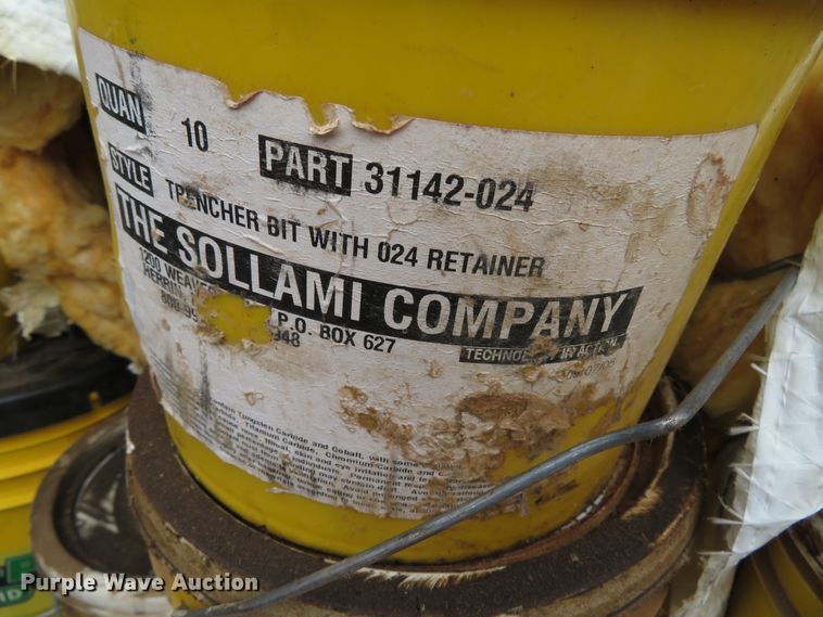 image for item DH0630 Approximately 250 Vermeer T850 rock teeth