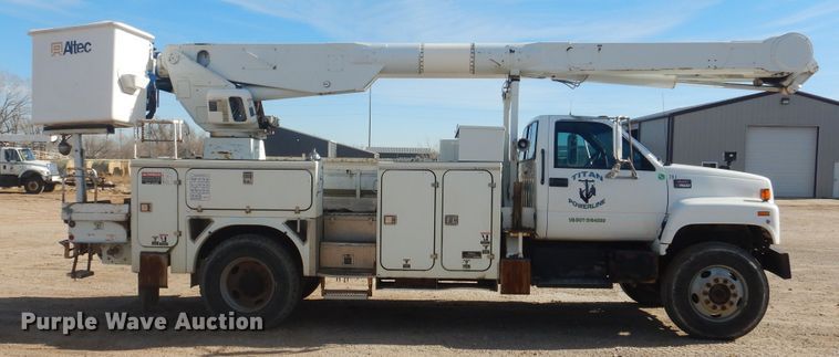 image for item DJ4905 1999 GMC C7500  bucket truck
