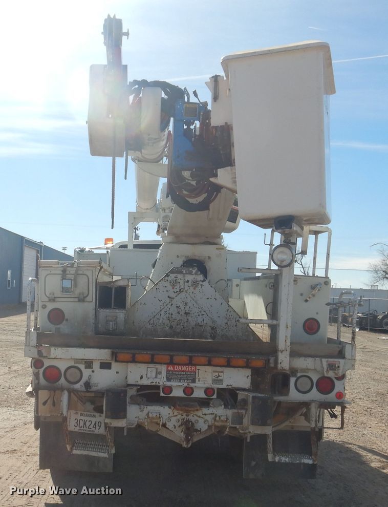 image for item DJ4905 1999 GMC C7500  bucket truck